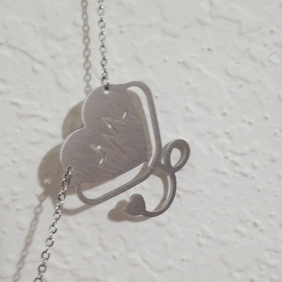 🆕️Stethoscope Heart necklace - Picture 5 of 8